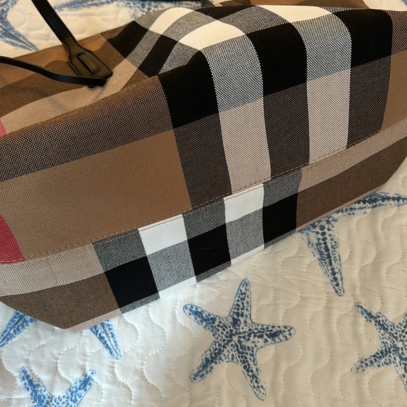 Plaid Print Tote Bag - Picture 4 of 4